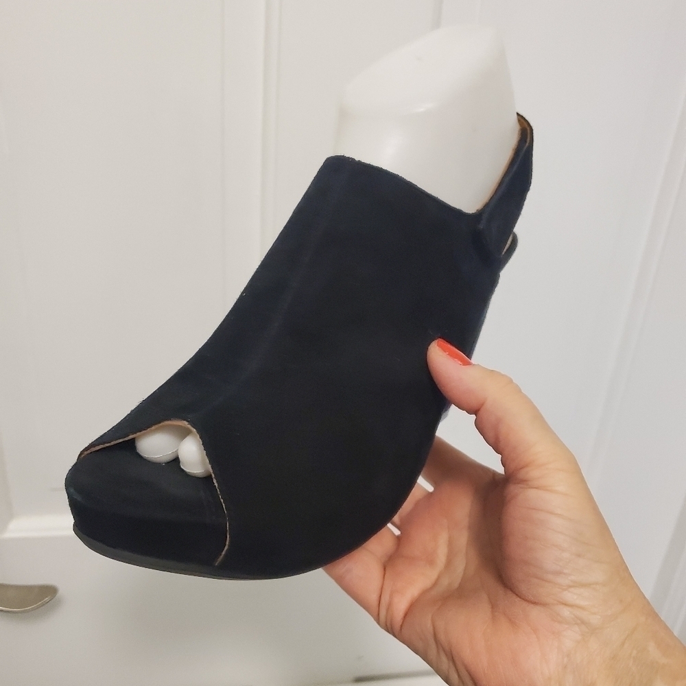 NWOB L'Amour Des Pieds "Idaline" Black Suede Peep Toe Wedge Heels Size 9.5 Chic - Picture 3 of 9